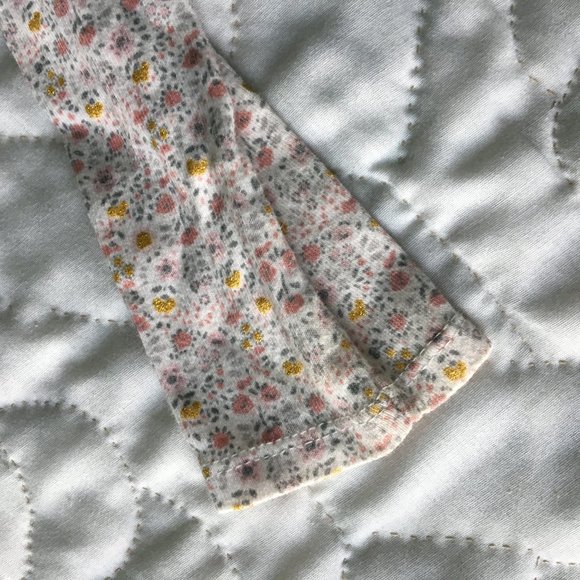 ⚪ Carter's baby girl 24 mo floral print long sleeve lap shoulder onesie - Picture 6 of 9